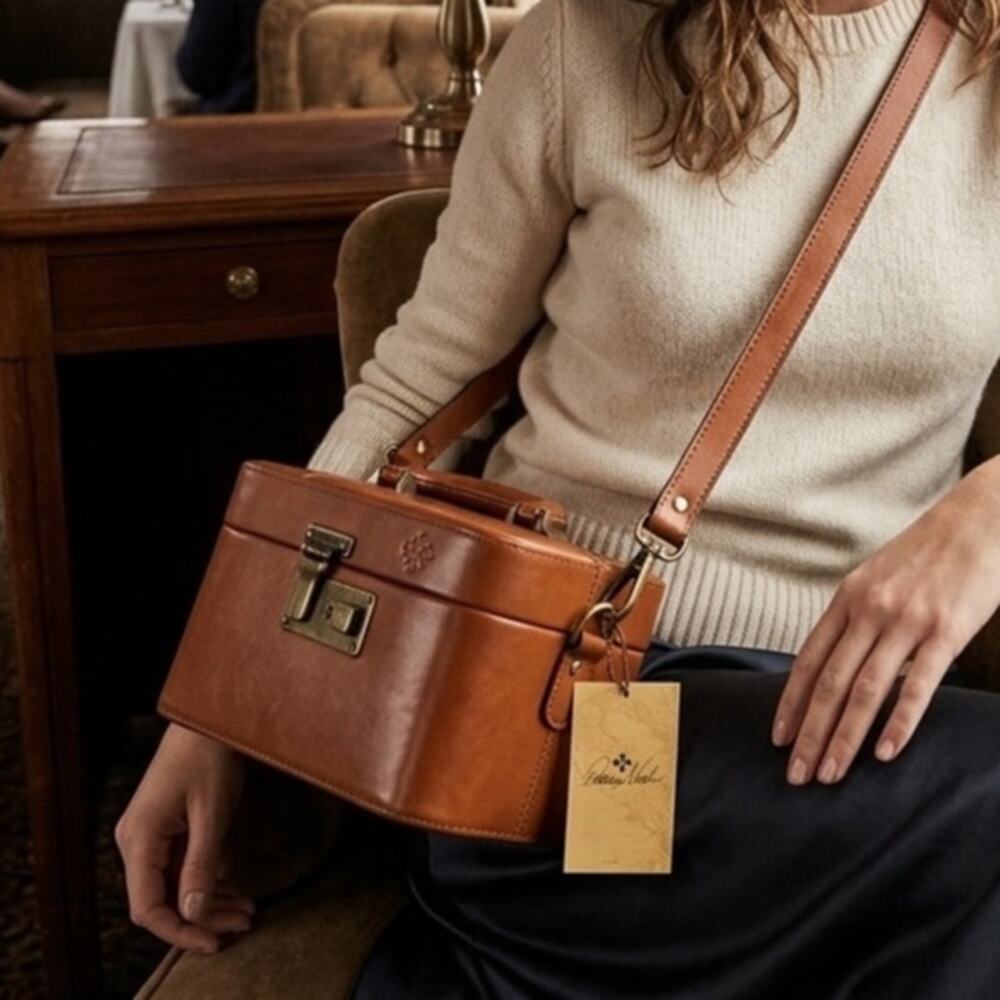 Patricia Nash Brescia Leather Train Case Tan Crossbody Vanity Makeup Bag NWT